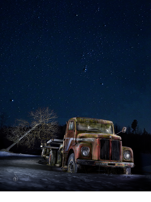 En lastbil ute på natten